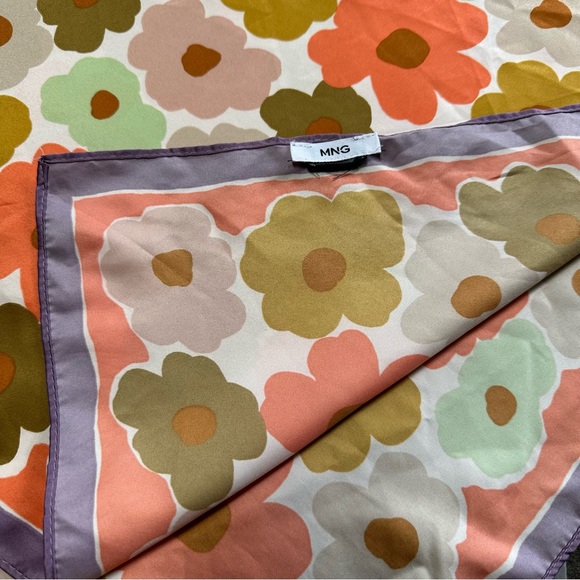 Mango MNG Square Satin Multi Colour Flower Scarf 27”x27” - Picture 3 of 4
